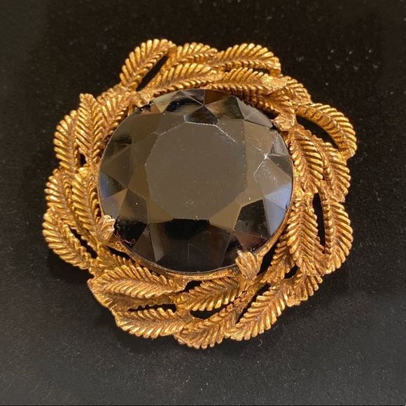 Vintage Faceted Black Rhinestone And Brass Brooch - Picture 5 of 6